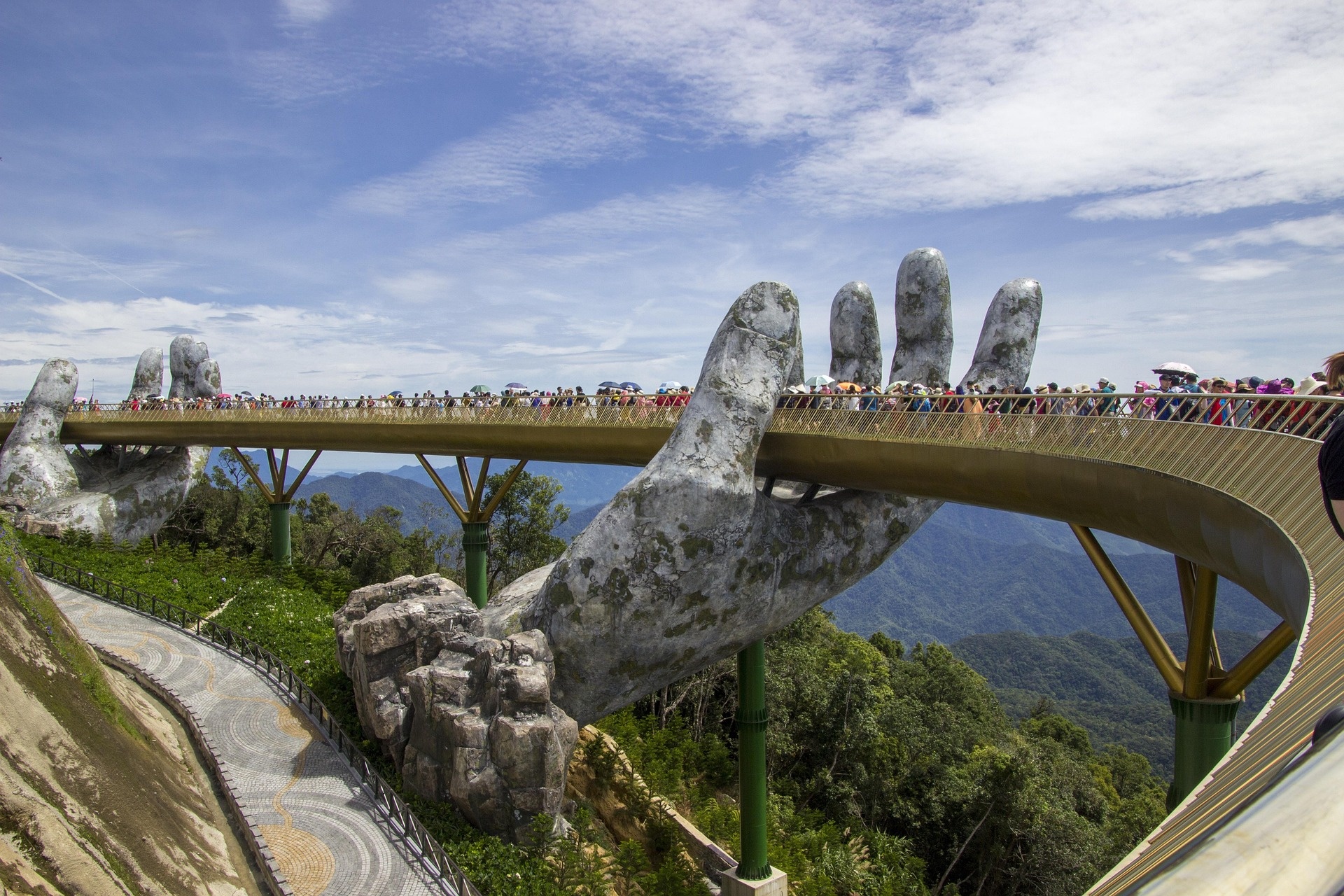 Vietnam Unveiled, Hai Van pass